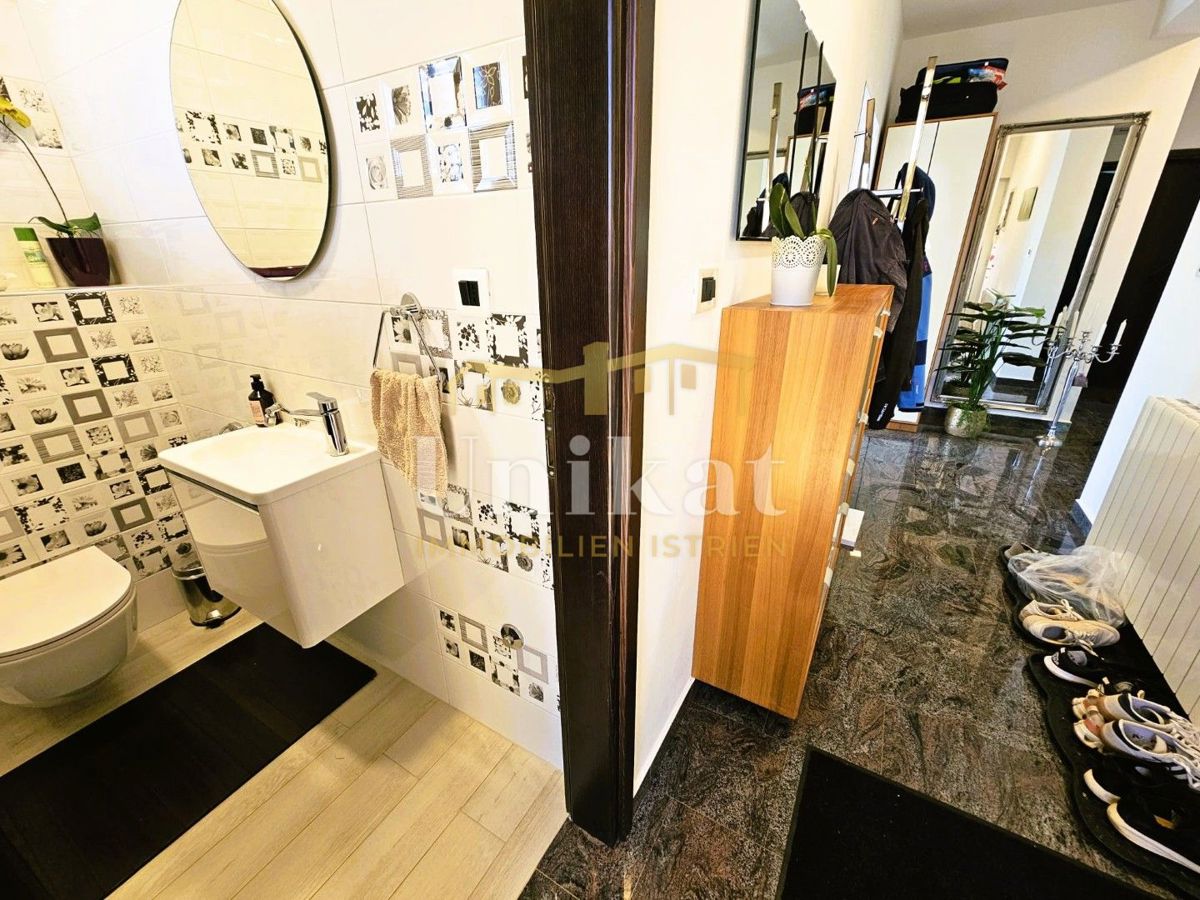 Samostojna pritlična hiša - bazen, garaža in velik vrt